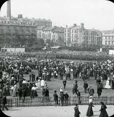 H01061 Crowds at Hastings Cricket Ground c. 1910 - Flickr - East Sussex Libraries Historical Photos.jpg